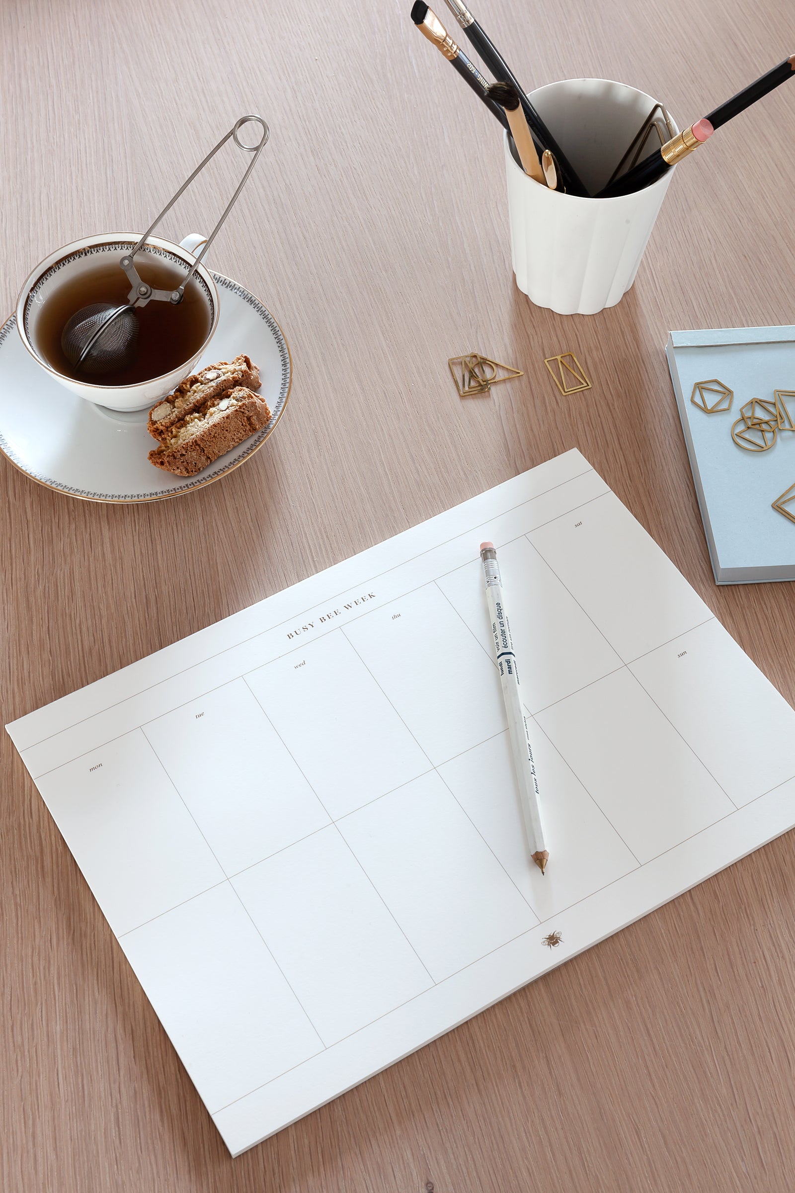 Busy Bee Weekplan poster - cocolapine